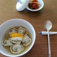 餃子スープーマンドゥクッ (만두국)
